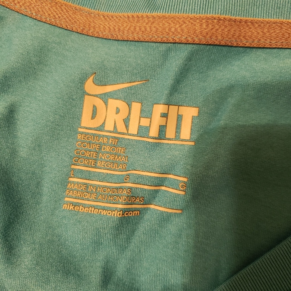 Nike tee - Picture 3 of 3